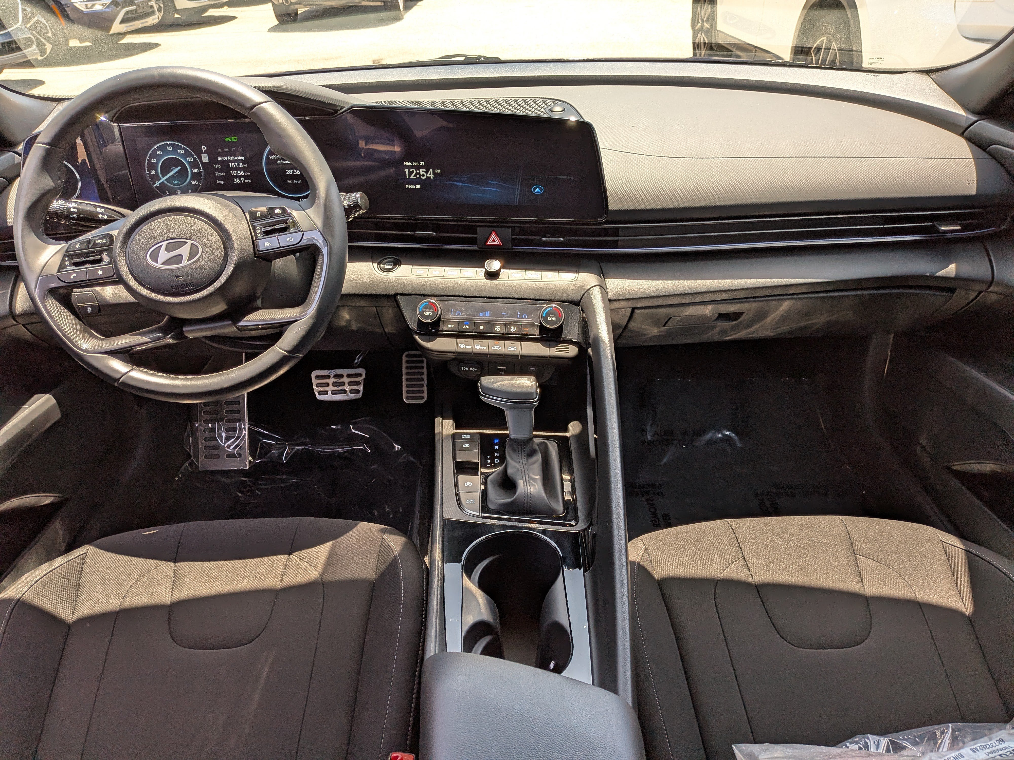 2025 Hyundai Elantra SEL - Photo 15
