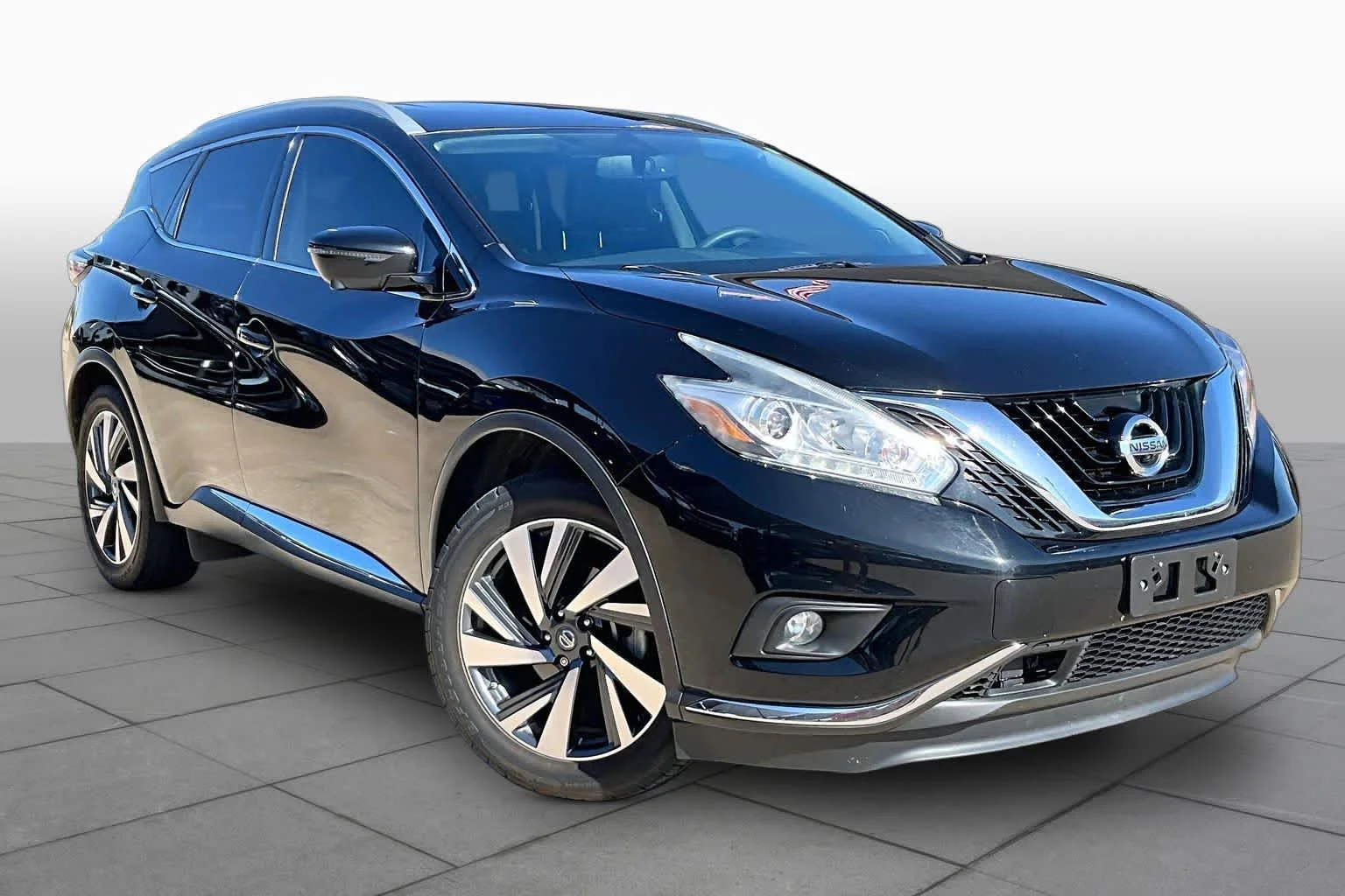 Used 2018 Magnetic Black Metallic Nissan Platinum image 3