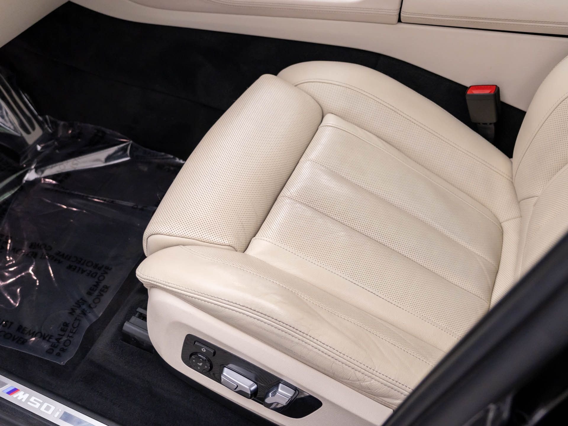 Used 2022 Black Sapphire Metallic BMW M50i image 16