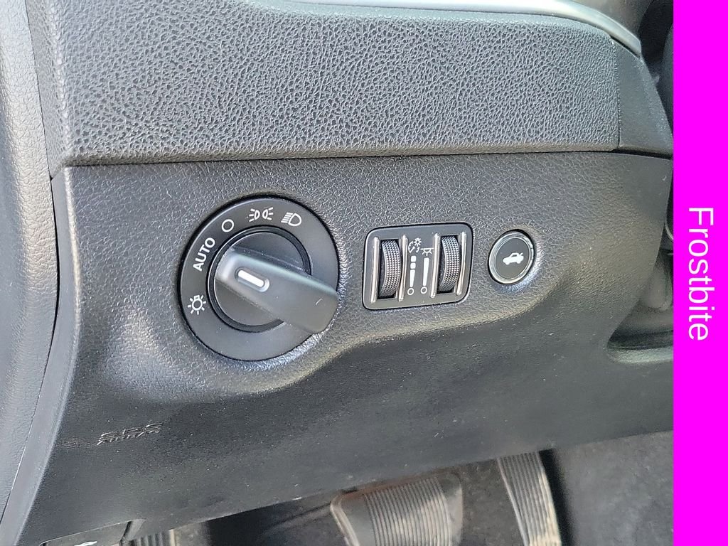 Used 2021  Dodge SXT image 14