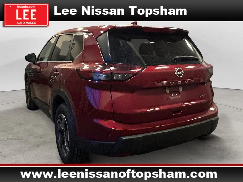 Used 2025 Scarlet Ember Tintcoat Nissan SV image 3