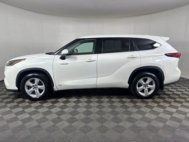 Used 2021 White Toyota LE image 7