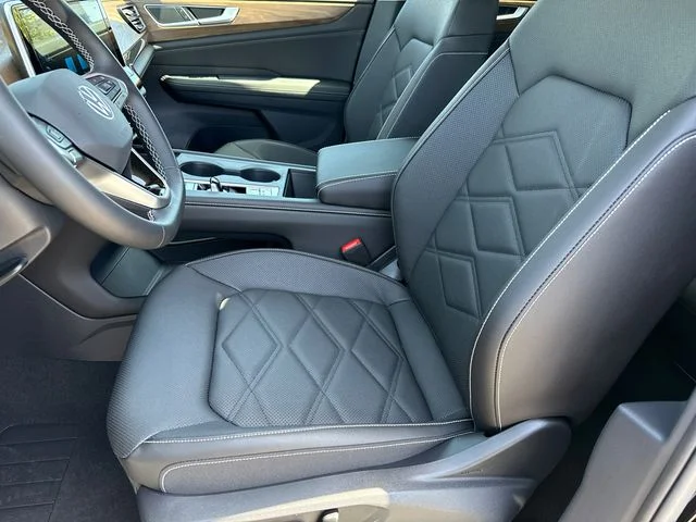 New 2026 Deep Black Pearl Volkswagen 2.0T SE image 37