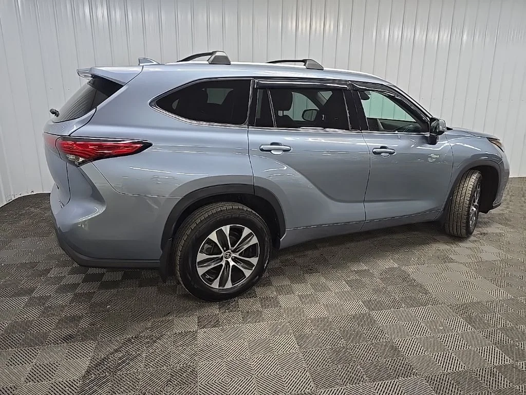 Used 2022 Blue Toyota XLE image 3