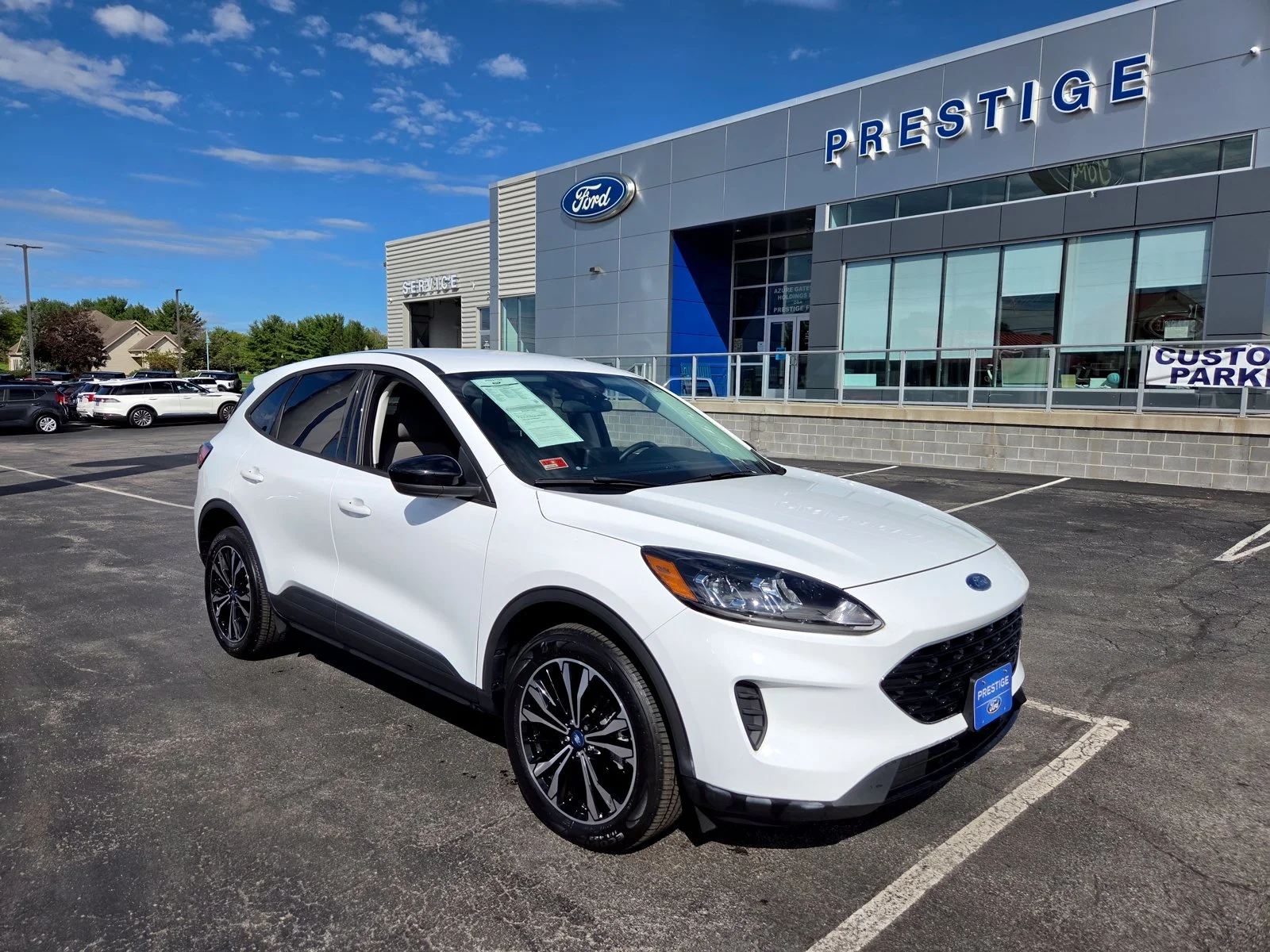 Used 2022 Oxford White Ford SE image 1