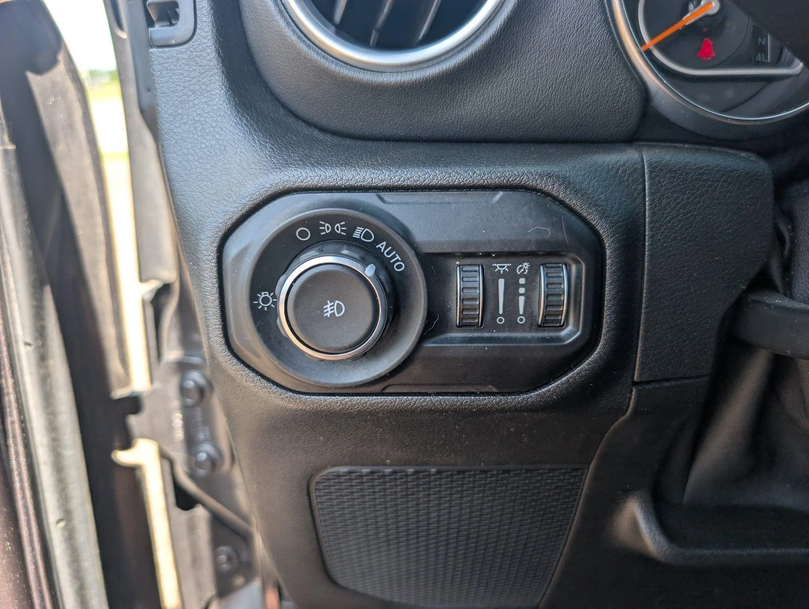 Used 2020 Granite Crystal Metallic Clearcoat Jeep North Edition image 63