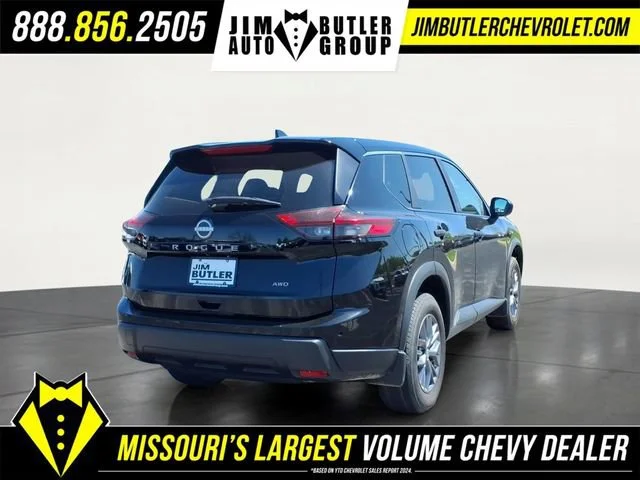 Used 2024  Nissan S image 23