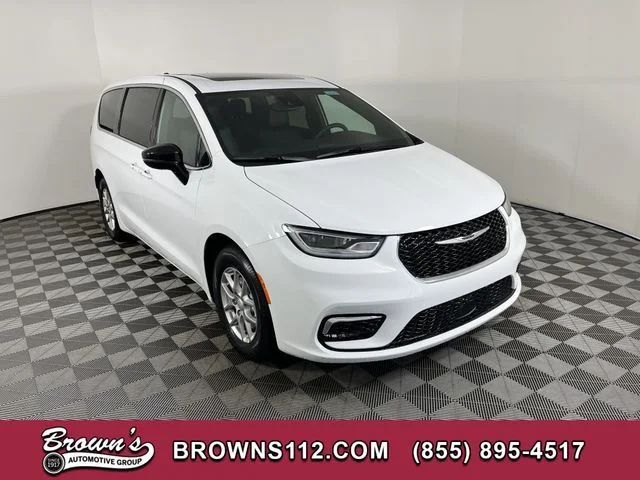 2026 Chrysler Pacifica Select's photo