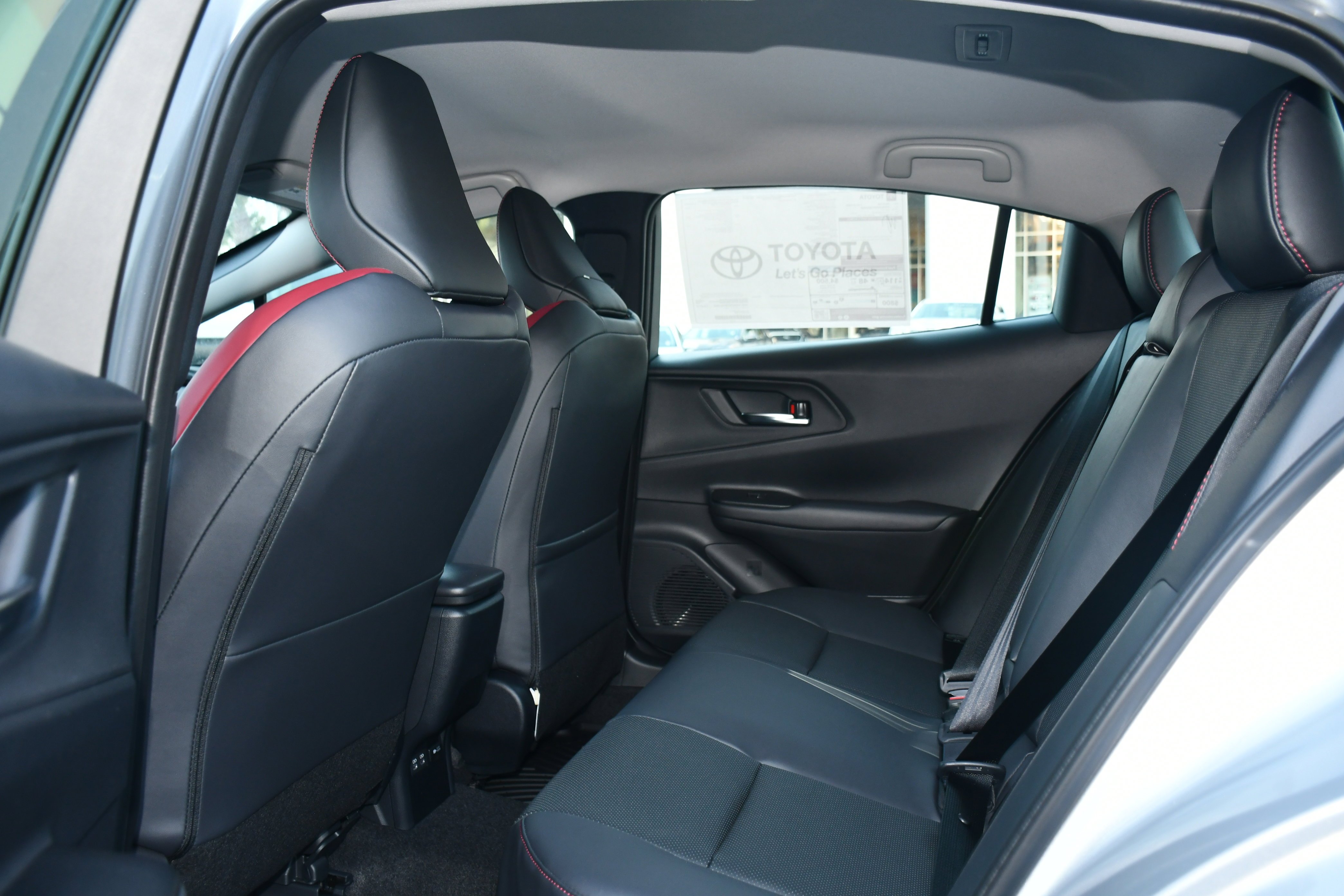 2026 Toyota Prius Plug-in Hybrid XSE - Photo 8