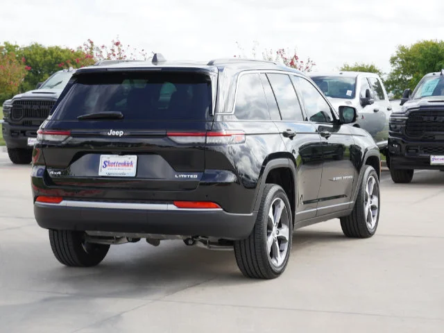 New 2026 Diamond Black Crystal Pearl-Coat Exterior Paint Jeep Limited image 17