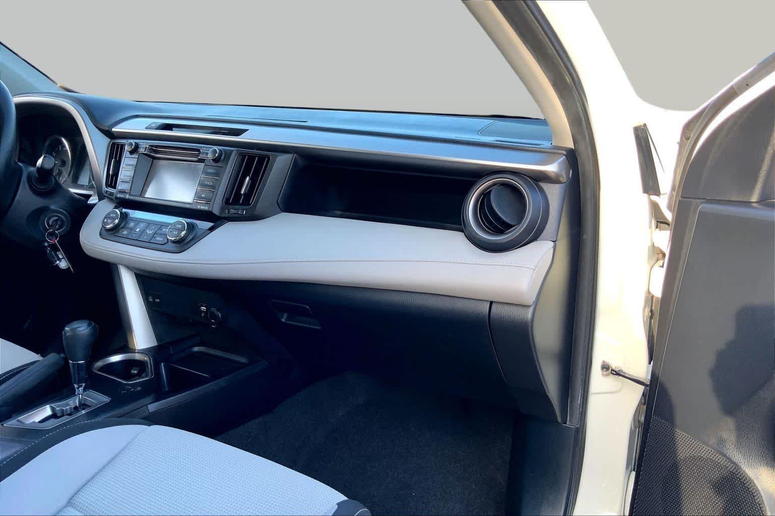 Used 2016 Super White Toyota XLE image 16