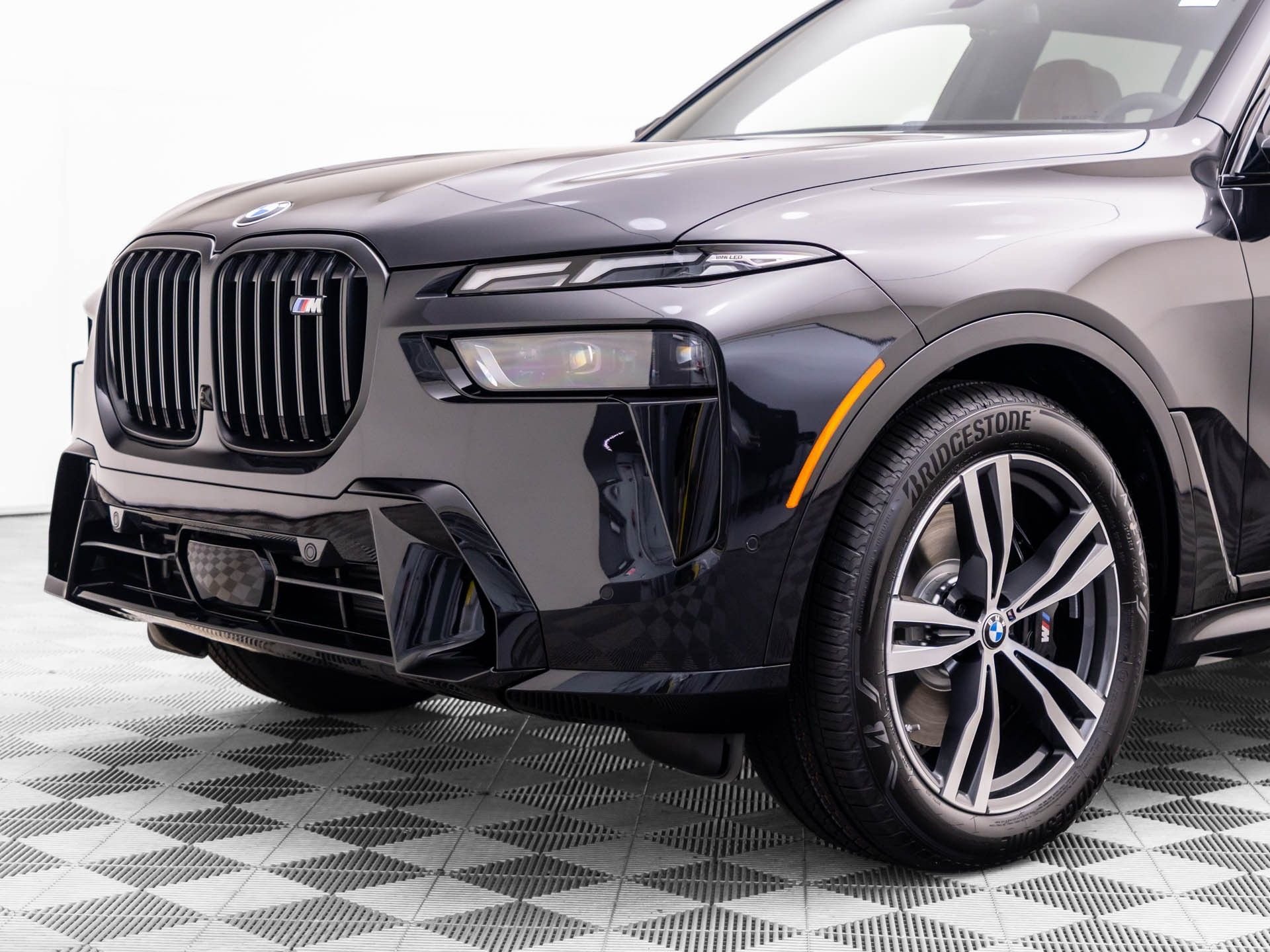 New 2027 Black Sapphire Metallic BMW M60i image 36