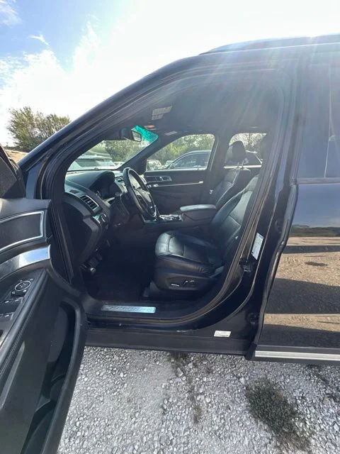 Used 2016 Black Ford Limited image 10