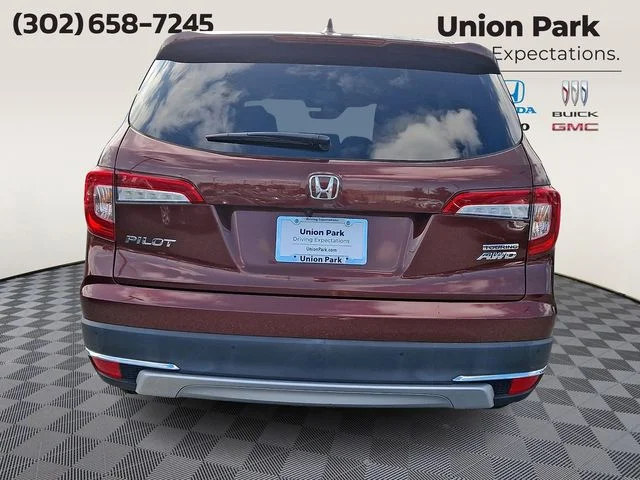 Used 2019 Deep Scarlet Pearl Honda Touring image 5