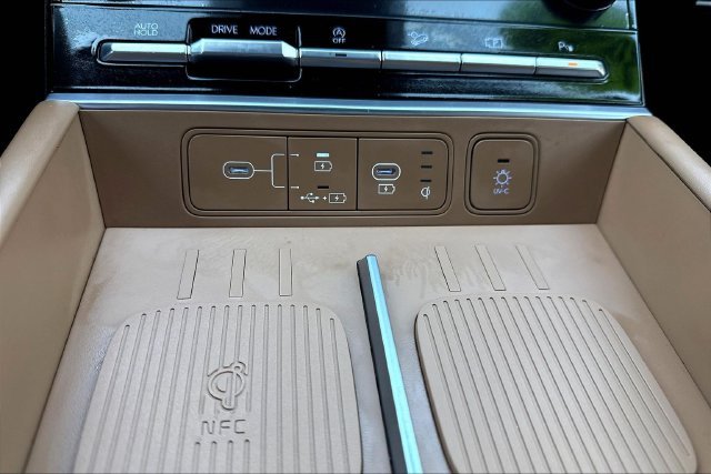 Used 2025 White Hyundai Limited image 18