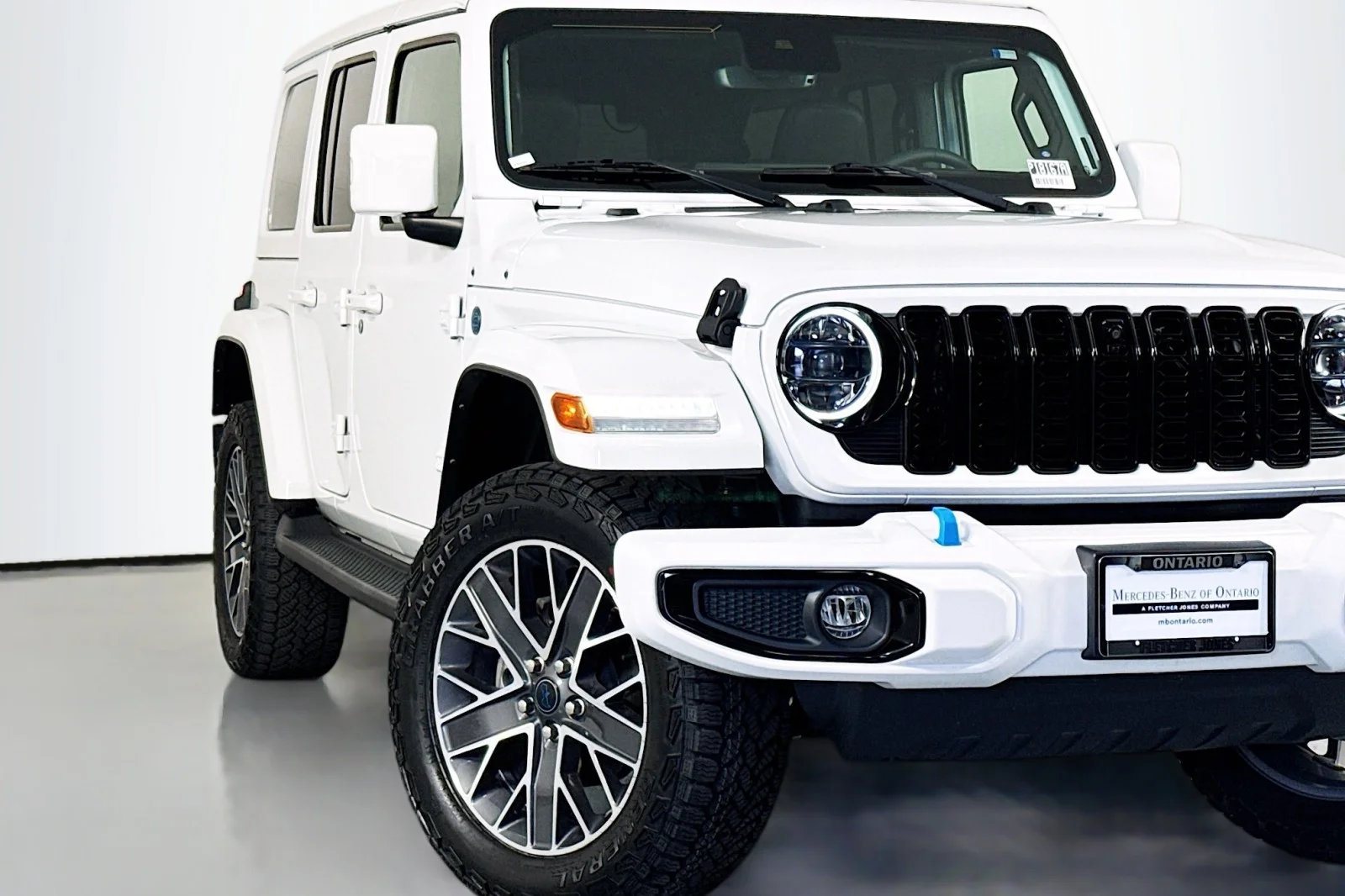 Used 2024 BRIGHT WHITE Jeep High Altitude image 14