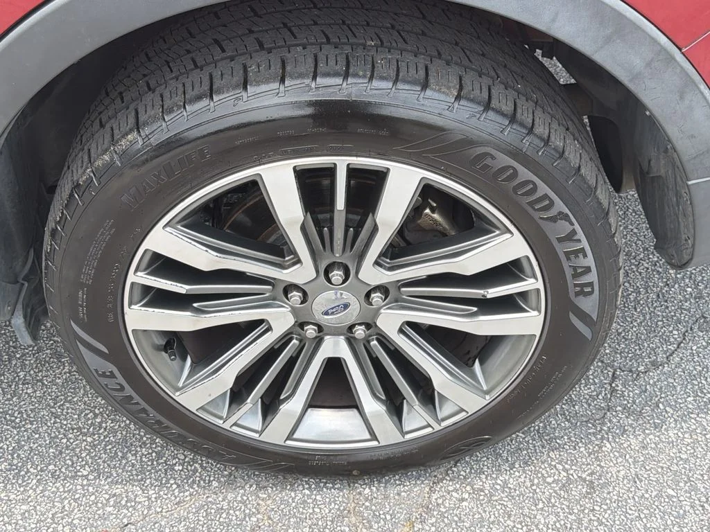 Used 2018 Red Ford Platinum image 17