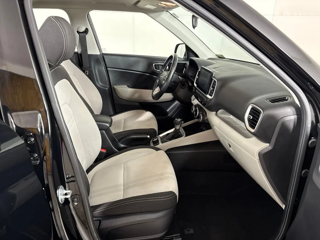 Used 2025 Black Hyundai SEL image 16