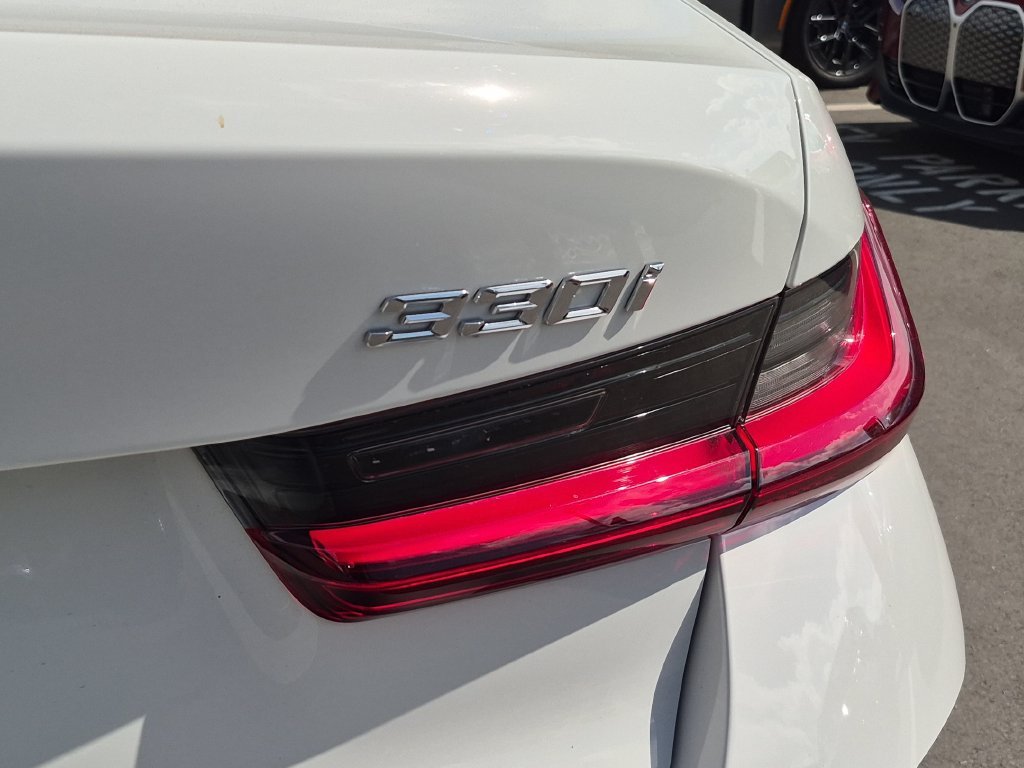 Used 2025 Alpine White BMW 330i image 36