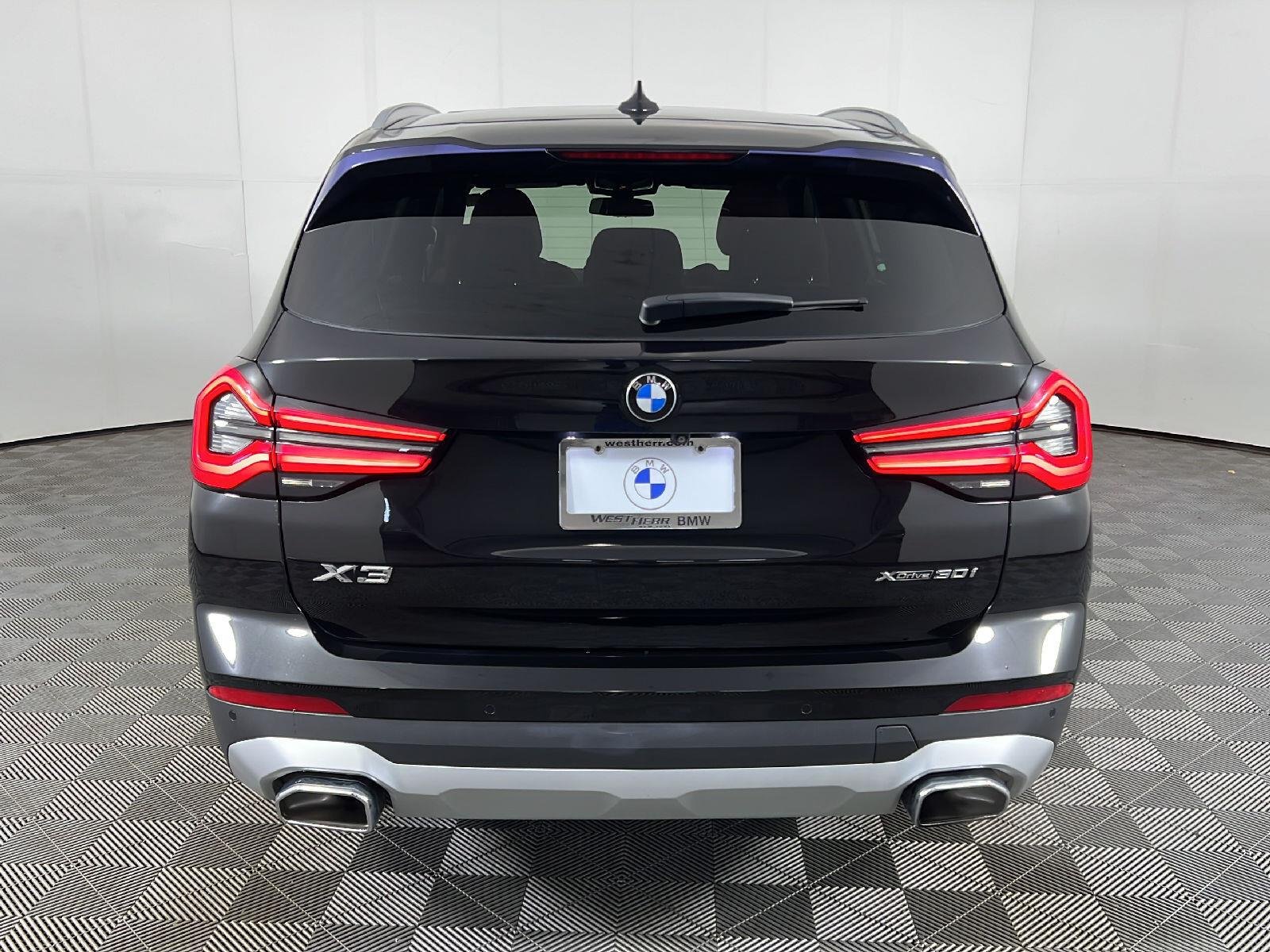 Used 2022 Black Sapphire Metallic BMW xDrive30i image 6