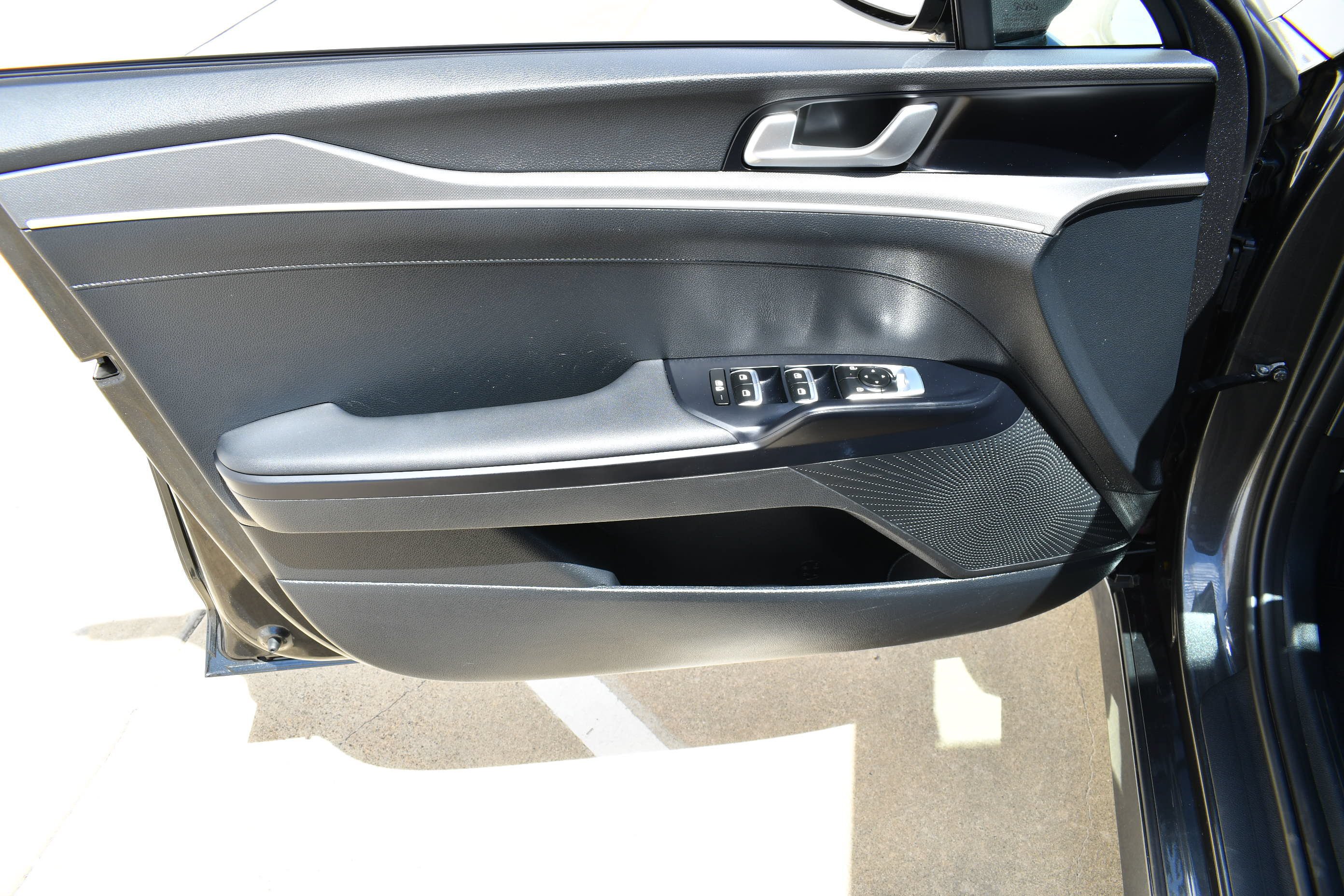 2025 Kia K5 LXS - Photo 11