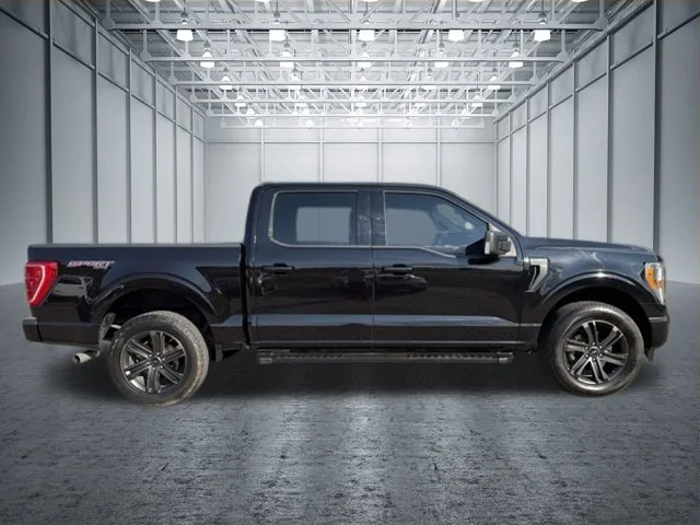 Used 2021 Black Ford XLT image 3