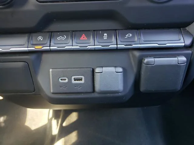 Used 2022 Silver Chevrolet Custom image 17