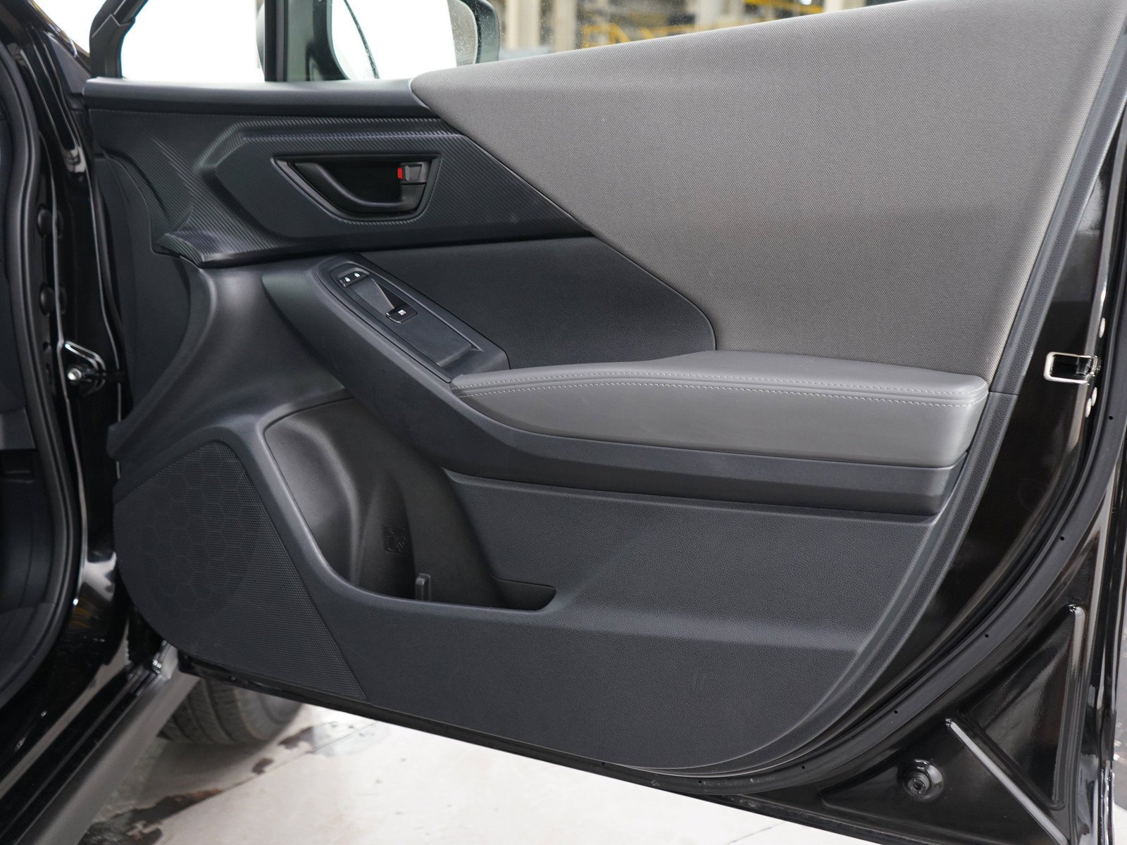 Used 2025 Crystal Black Pearl Subaru Premium image 9