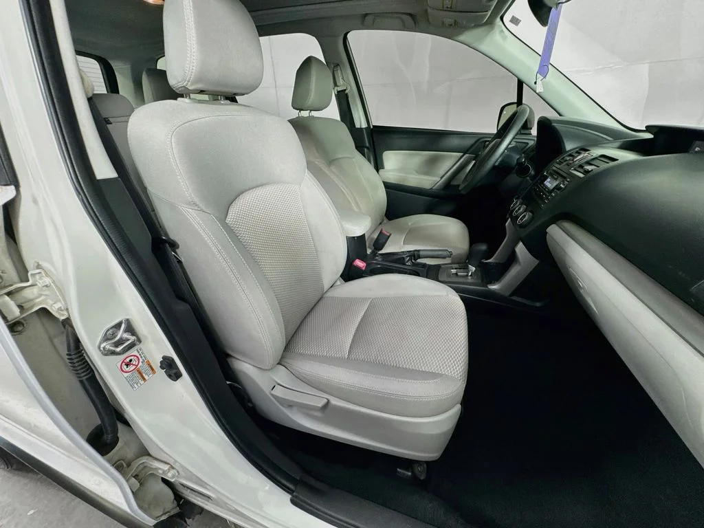 Used 2015 White Subaru 2.5i Premium image 33