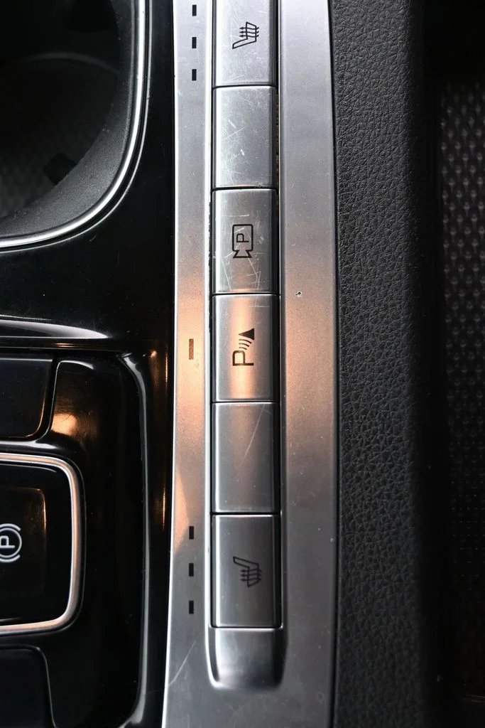 Used 2022 Red Kia EX image 22
