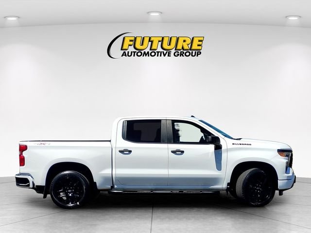 Used 2023 White Chevrolet Custom image 3