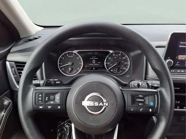 Used 2024  Nissan SV image 10