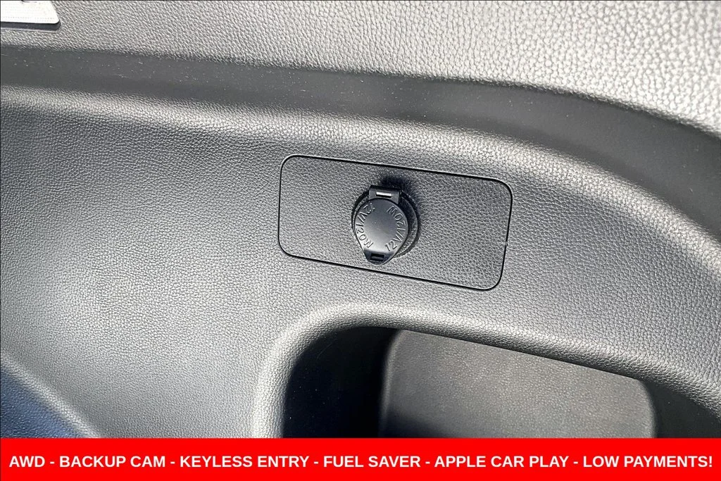 Used 2020 White Toyota XLE image 27