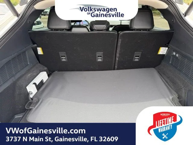 Used 2024 White Metallic Ford Premium image 7