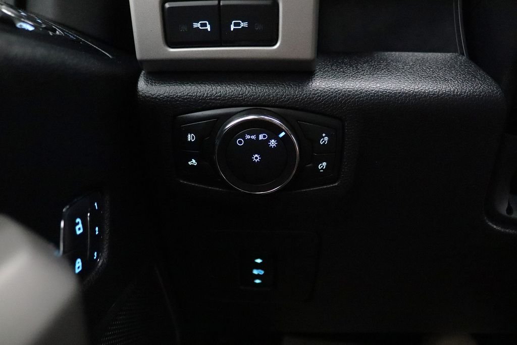 Used 2017 Silver Ford Lariat image 25