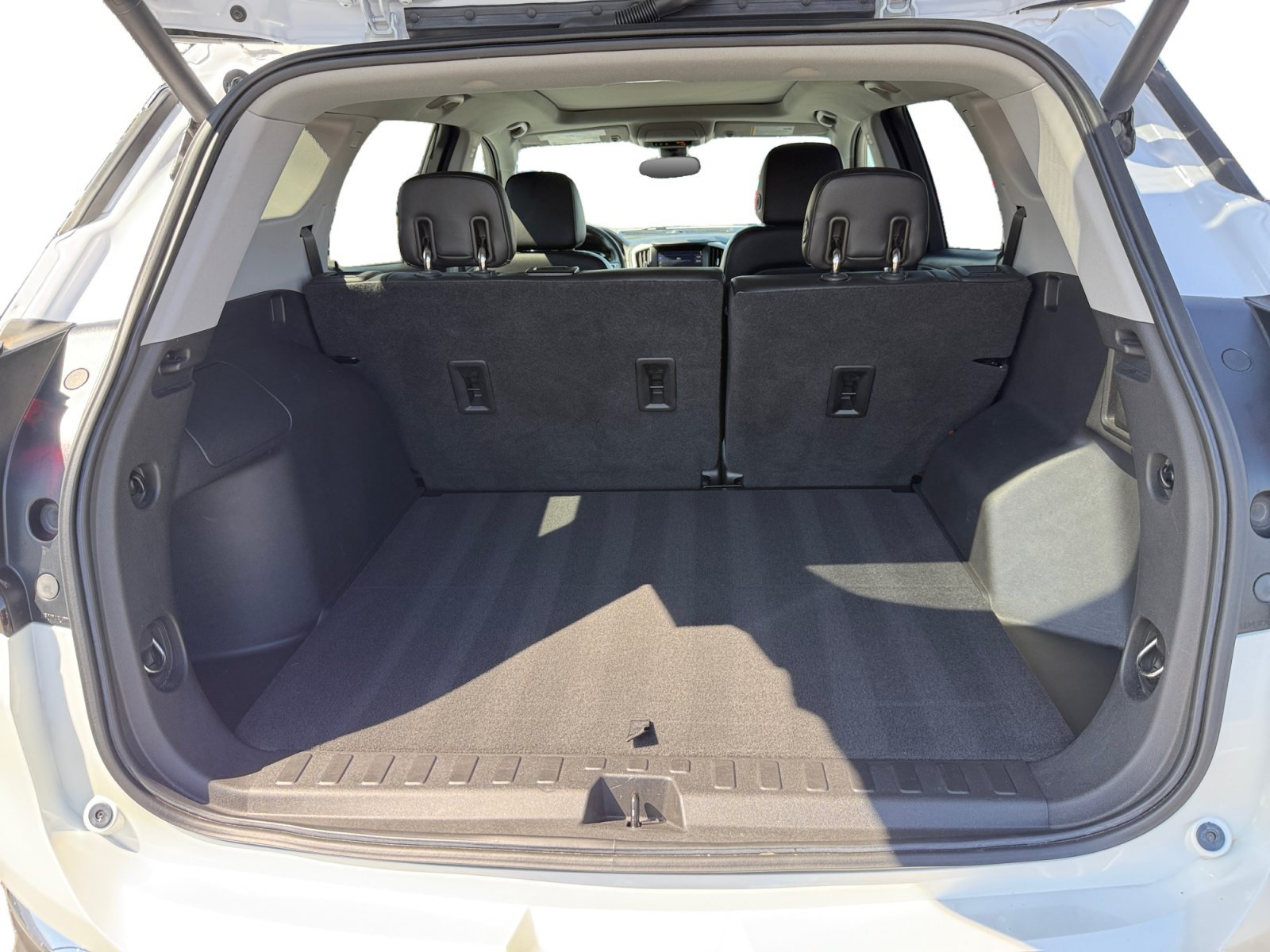 Used 2020 White Frost Tricoat GMC SLT image 17