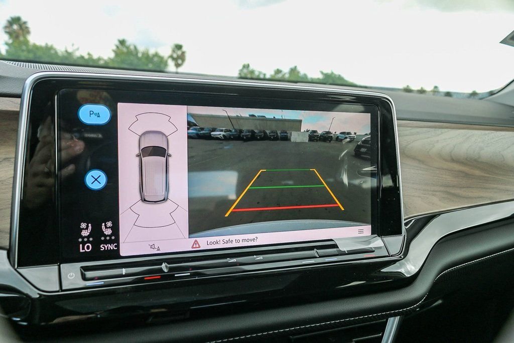 New 2026 White Volkswagen 2.0T SE w/Technology image 29