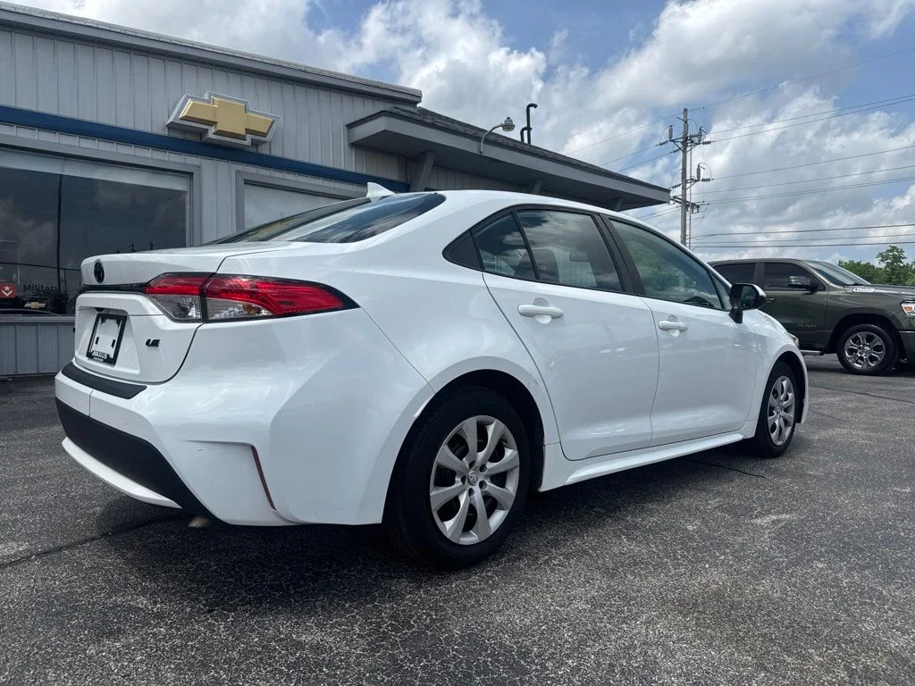 Used 2022 White Toyota LE image 7
