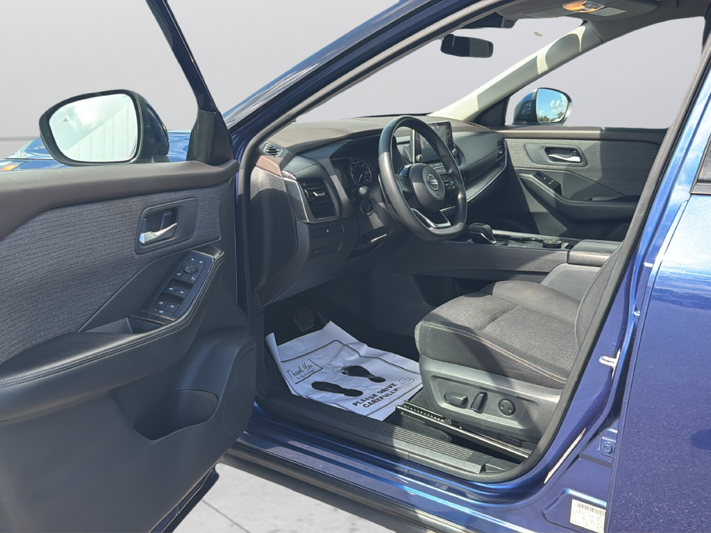 Used 2021 Blue Nissan SV image 18