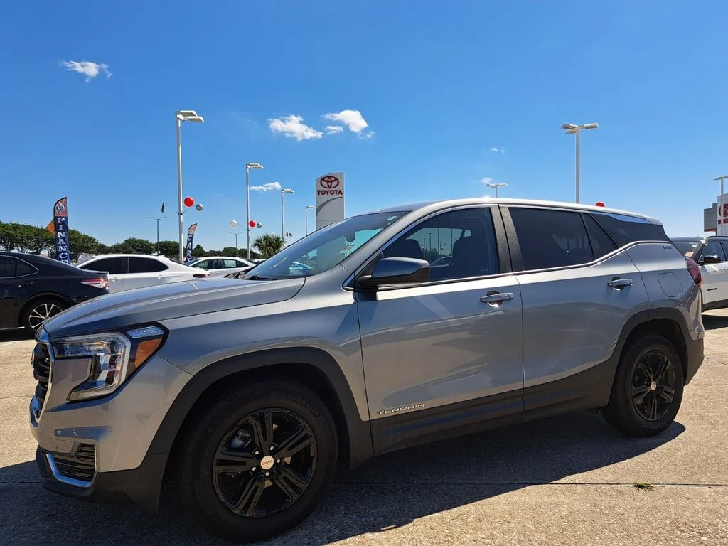 Used 2023 Silver GMC SLE image 9