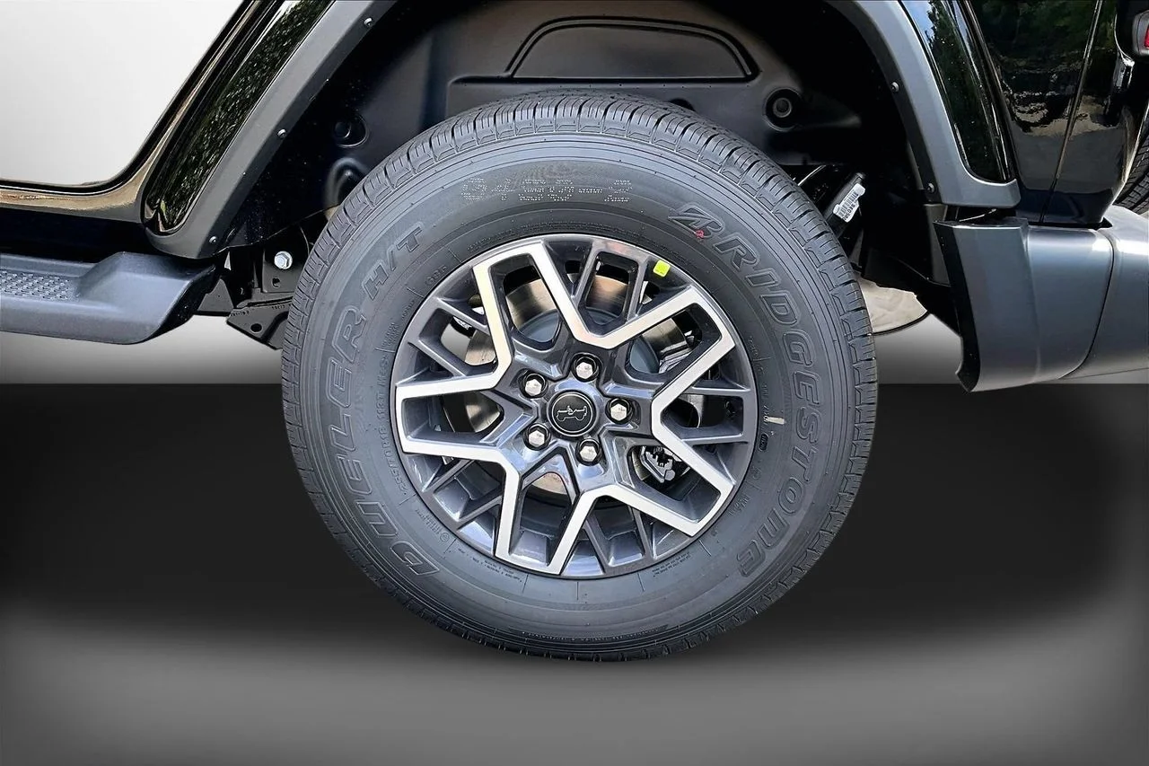 New 2026 Black Clear-Coat Exterior Paint Jeep Sahara image 32