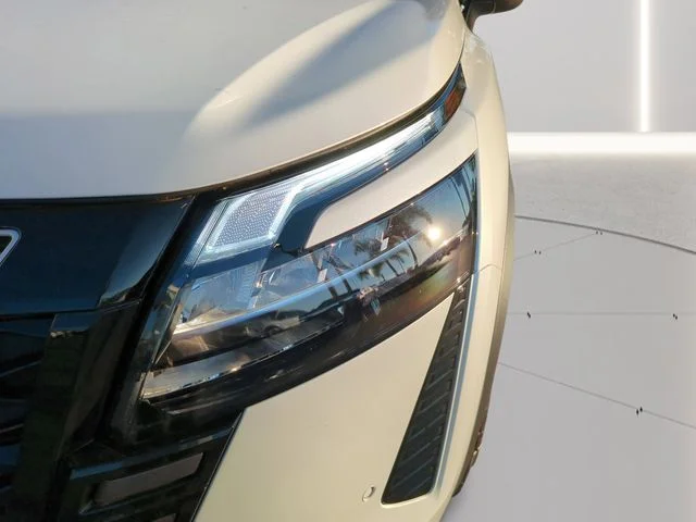 New 2026 Everest White Pearl TriCoat / Super Black Two-tone Nissan Rock Creek® image 6