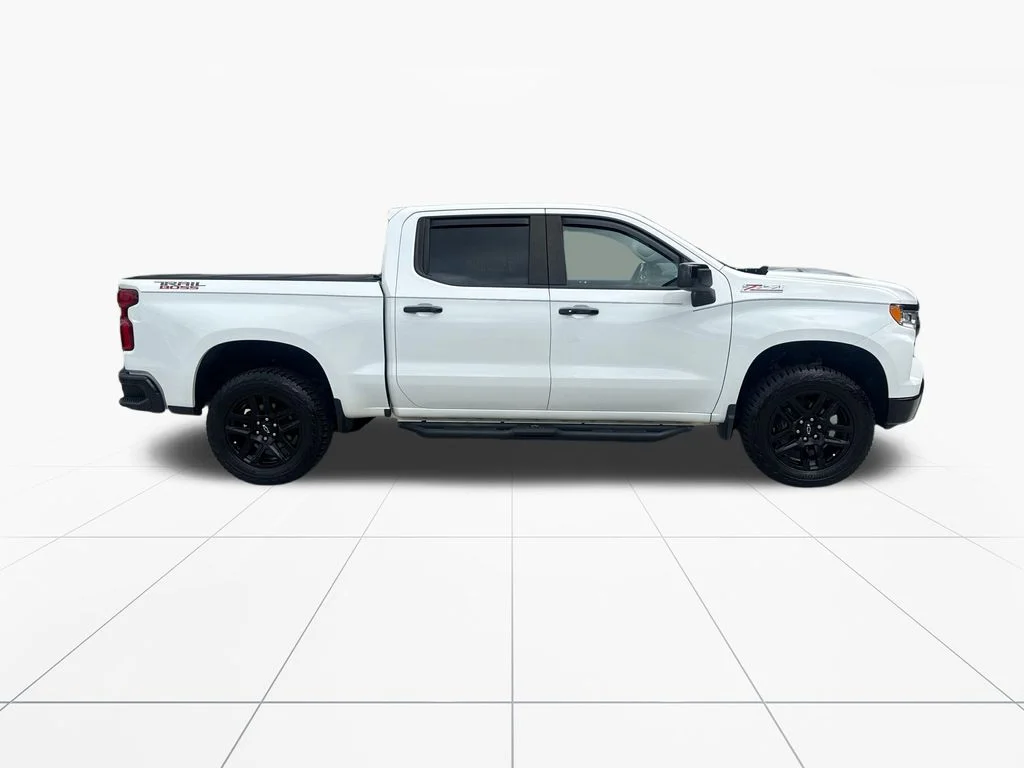 Used 2022 Summit White Chevrolet LT Trail Boss image 9