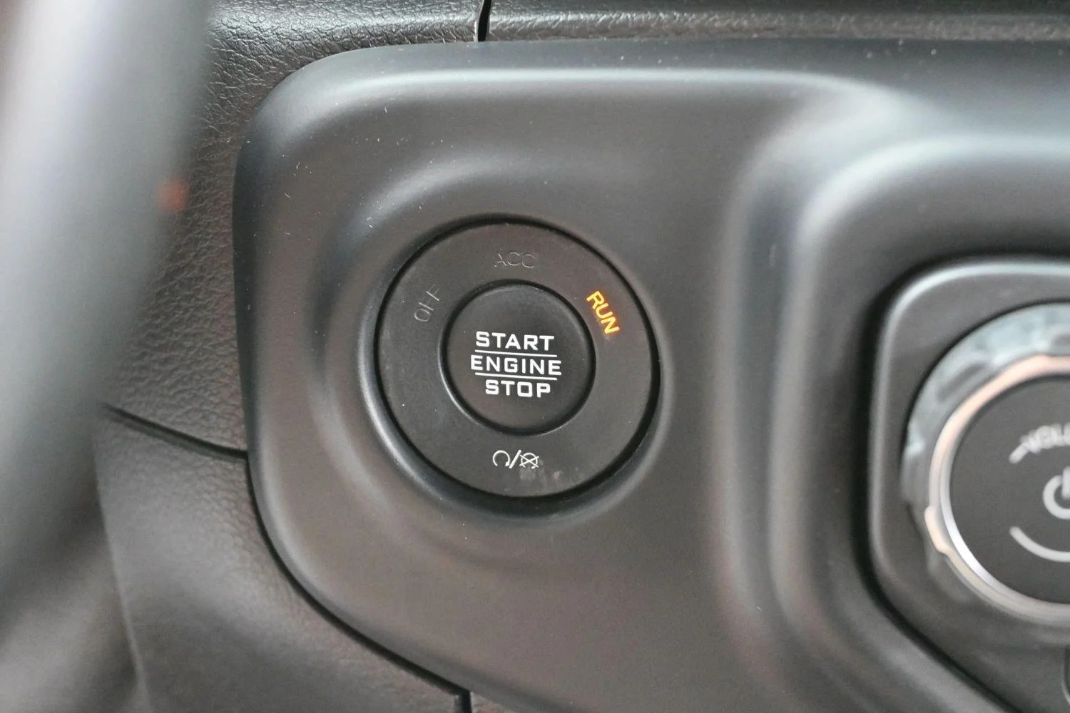 Used 2020 Bright White Clearcoat Jeep Sport S image 24