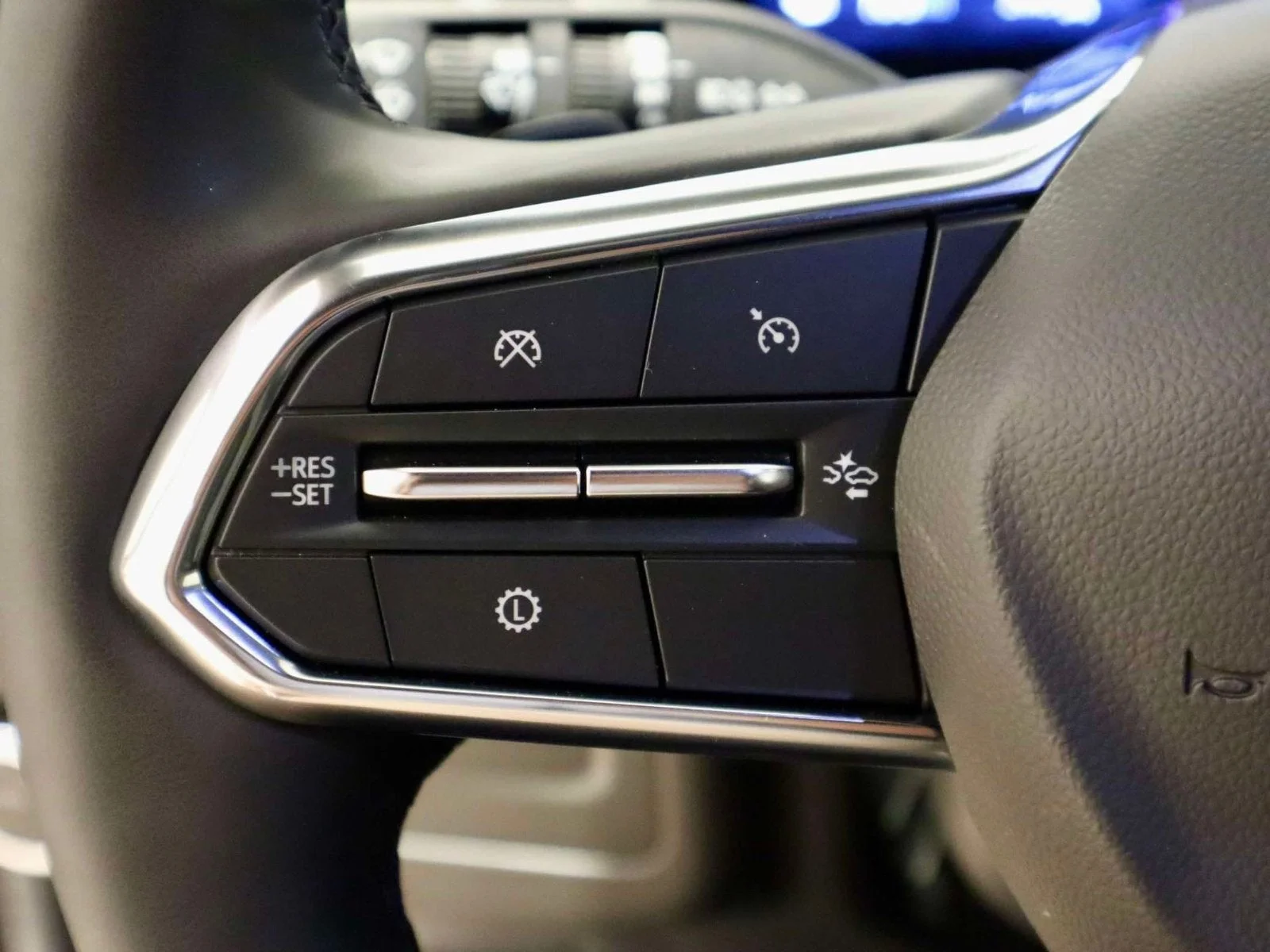Used 2025 Iridescent Pearl Tricoat Chevrolet High Country image 29