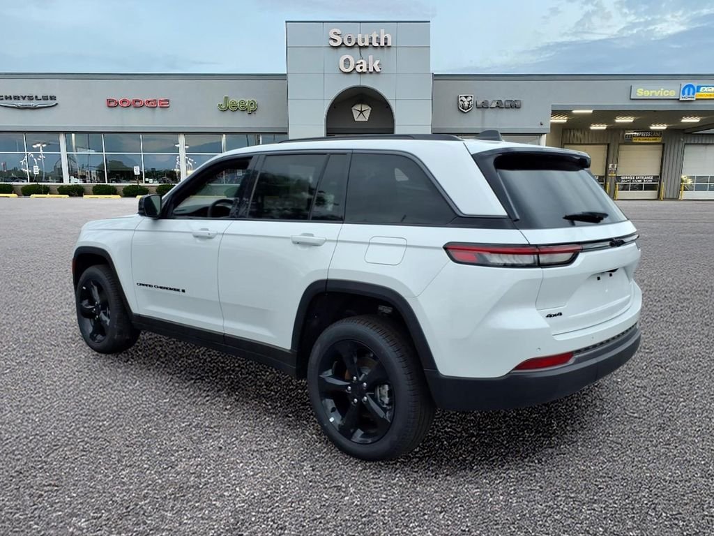 New 2026 Bright White Clear-Coat Exterior Paint Jeep Limited image 4