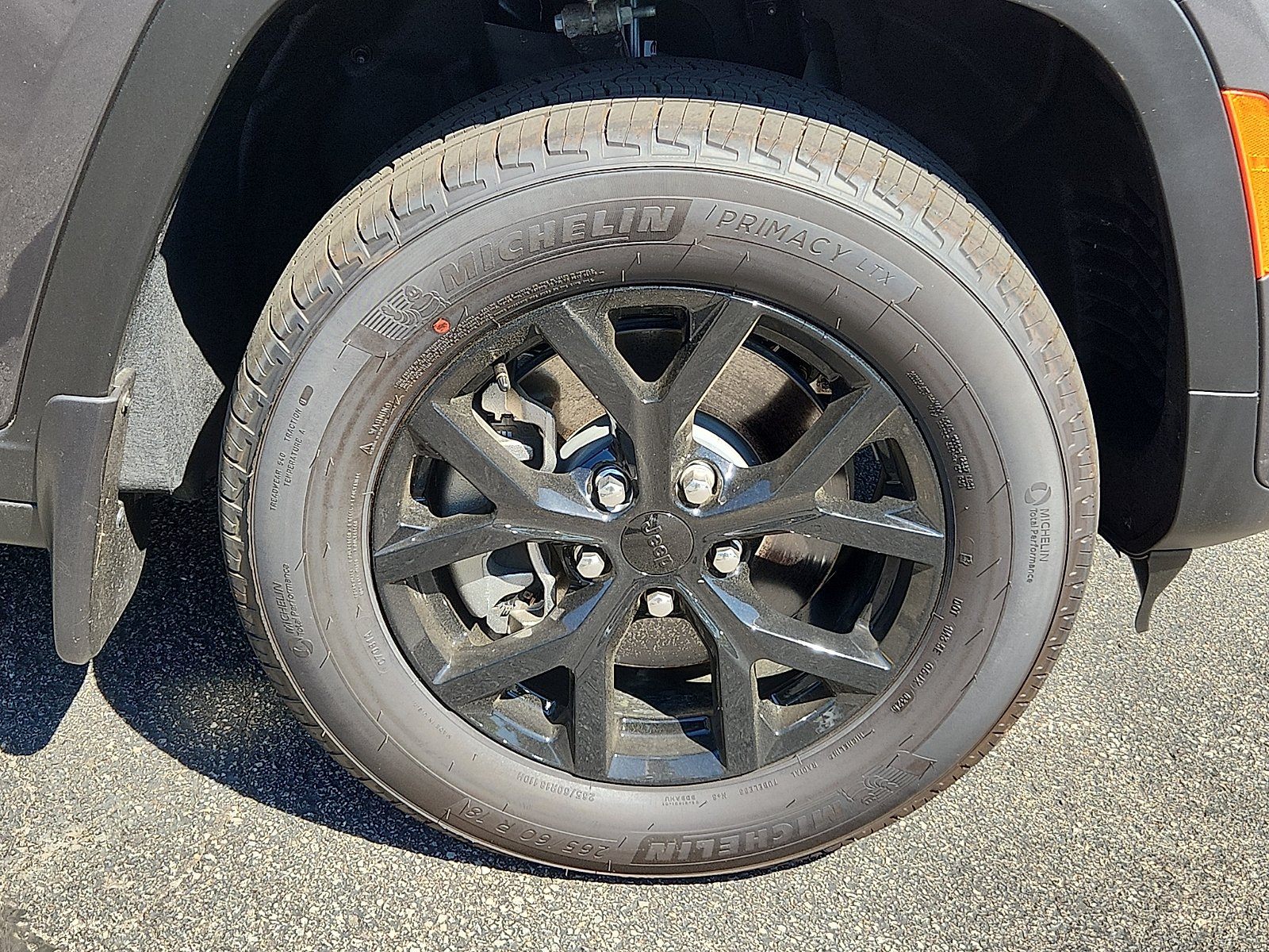 New 2026 Baltic Gray Metallic Clear-Coat Exterior Paint Jeep Altitude 4x4 image 8