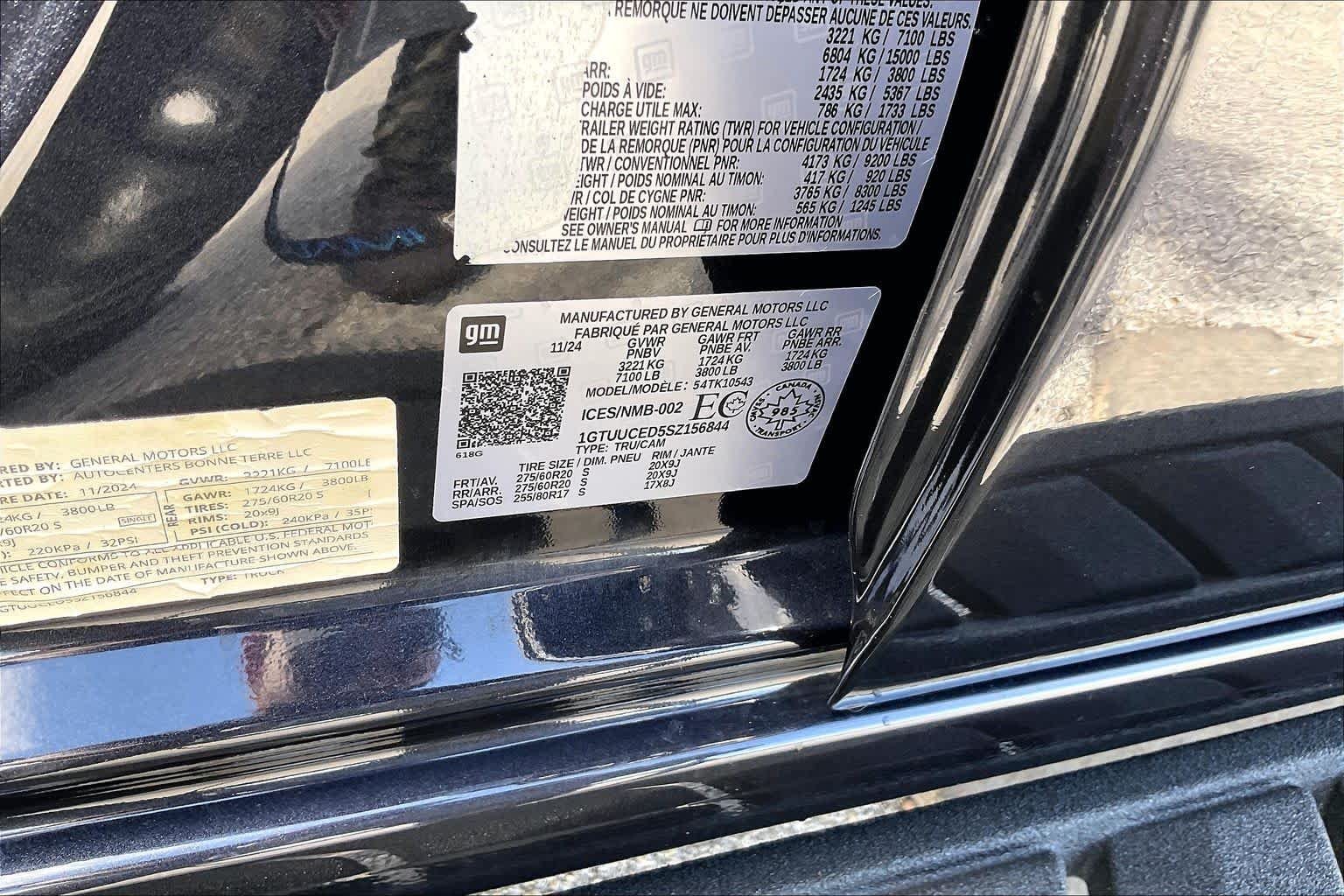 Used 2025 Downpour Metallic GMC Elevation image 34