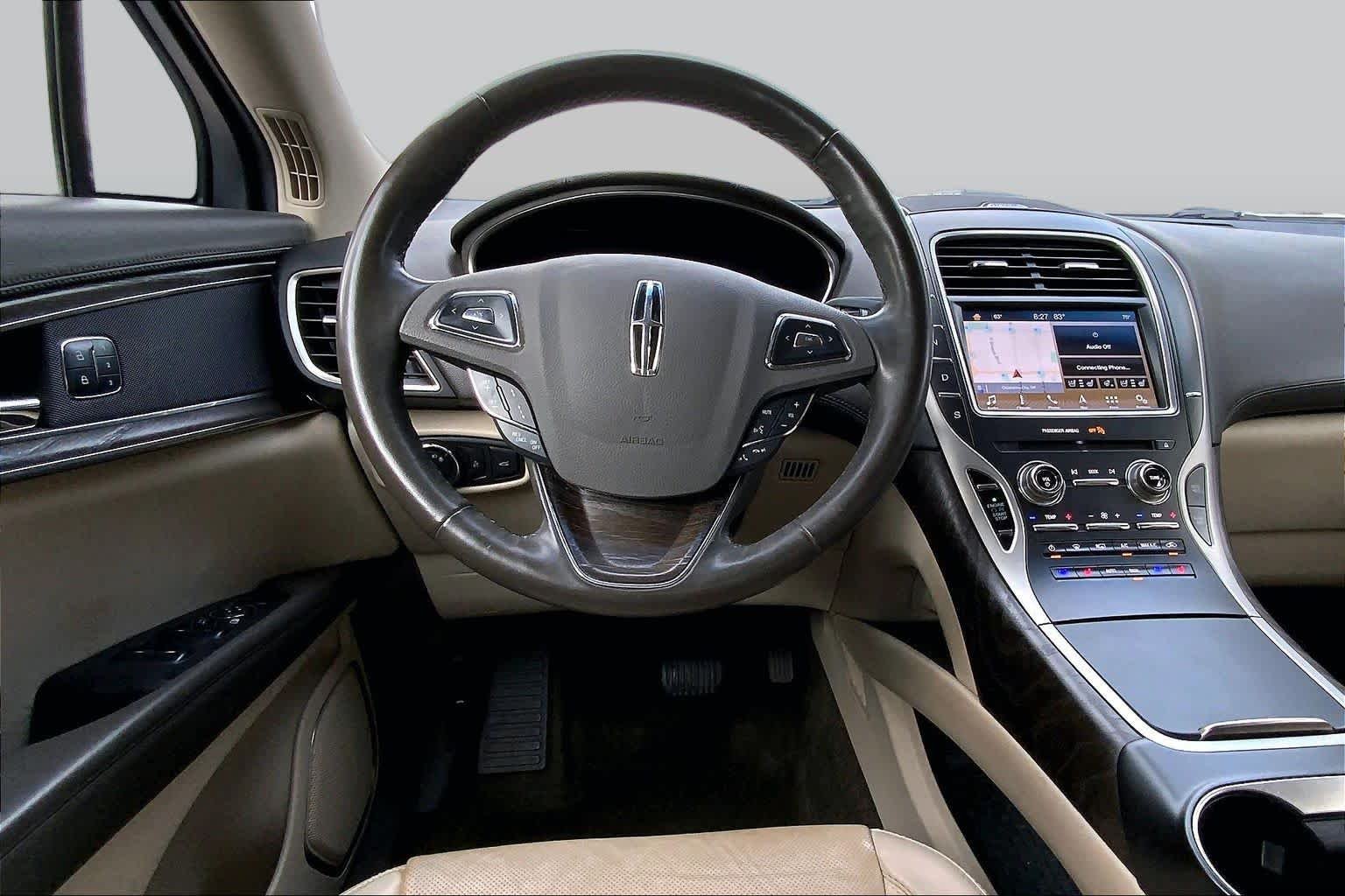 Used 2018 White Platinum Metallic Tri-Coat Lincoln Reserve image 6