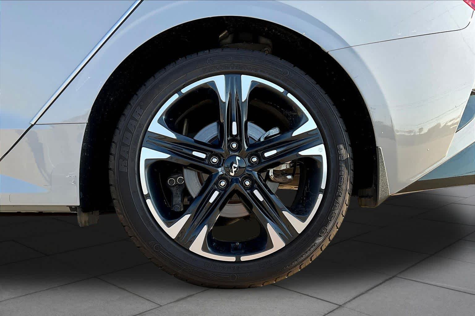 Used 2023 Wolf Gray Kia GT-Line image 15